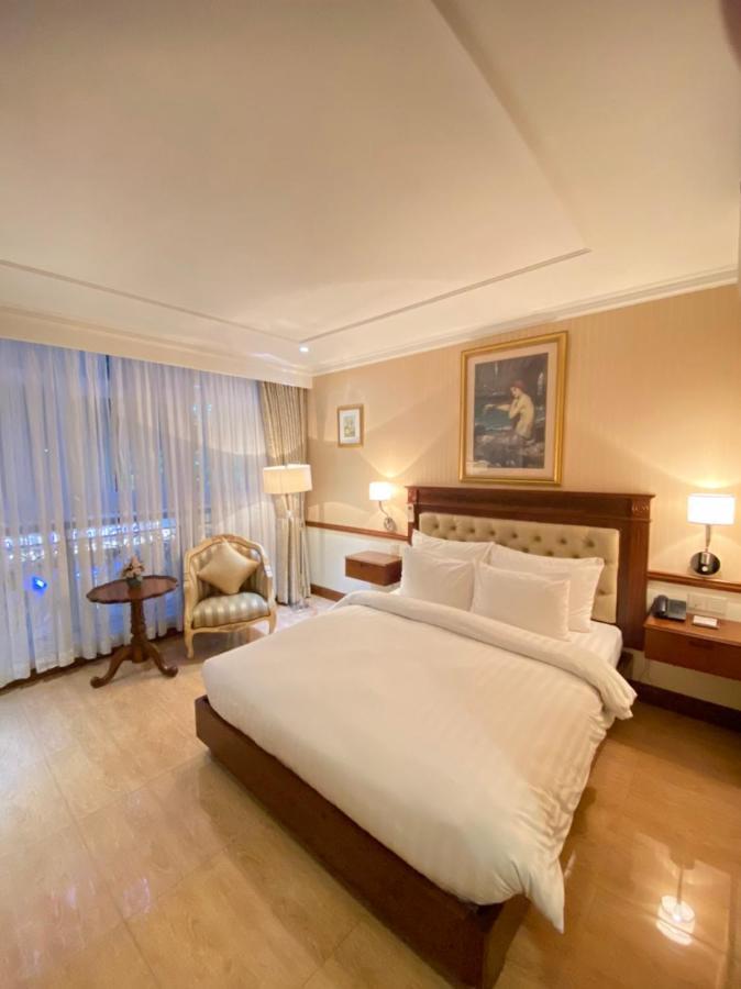 Central Hotel & Residences Swimming Pool Ho Chi Minh City Bagian luar foto