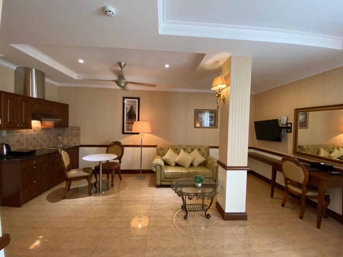 Central Hotel & Residences Swimming Pool Ho Chi Minh City Bagian luar foto