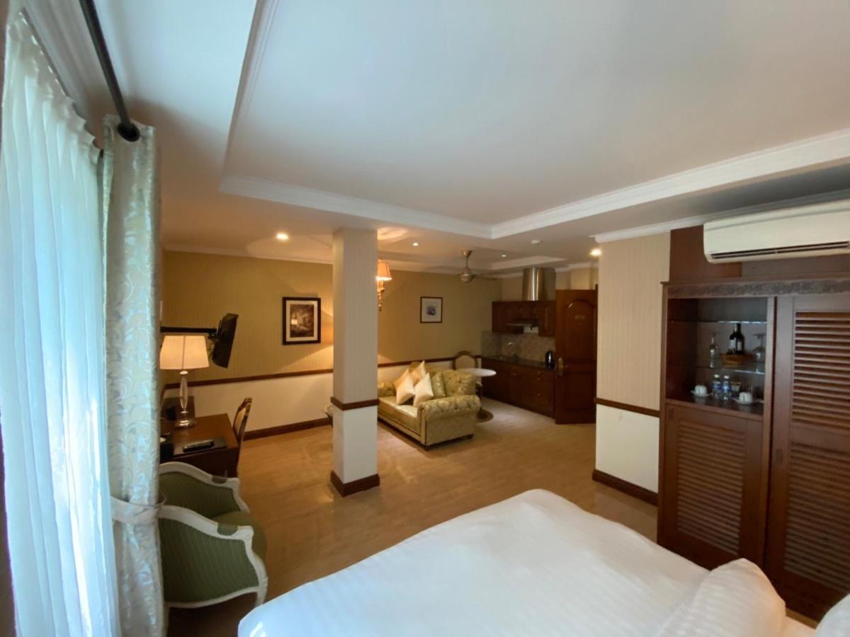 Central Hotel & Residences Swimming Pool Ho Chi Minh City Bagian luar foto
