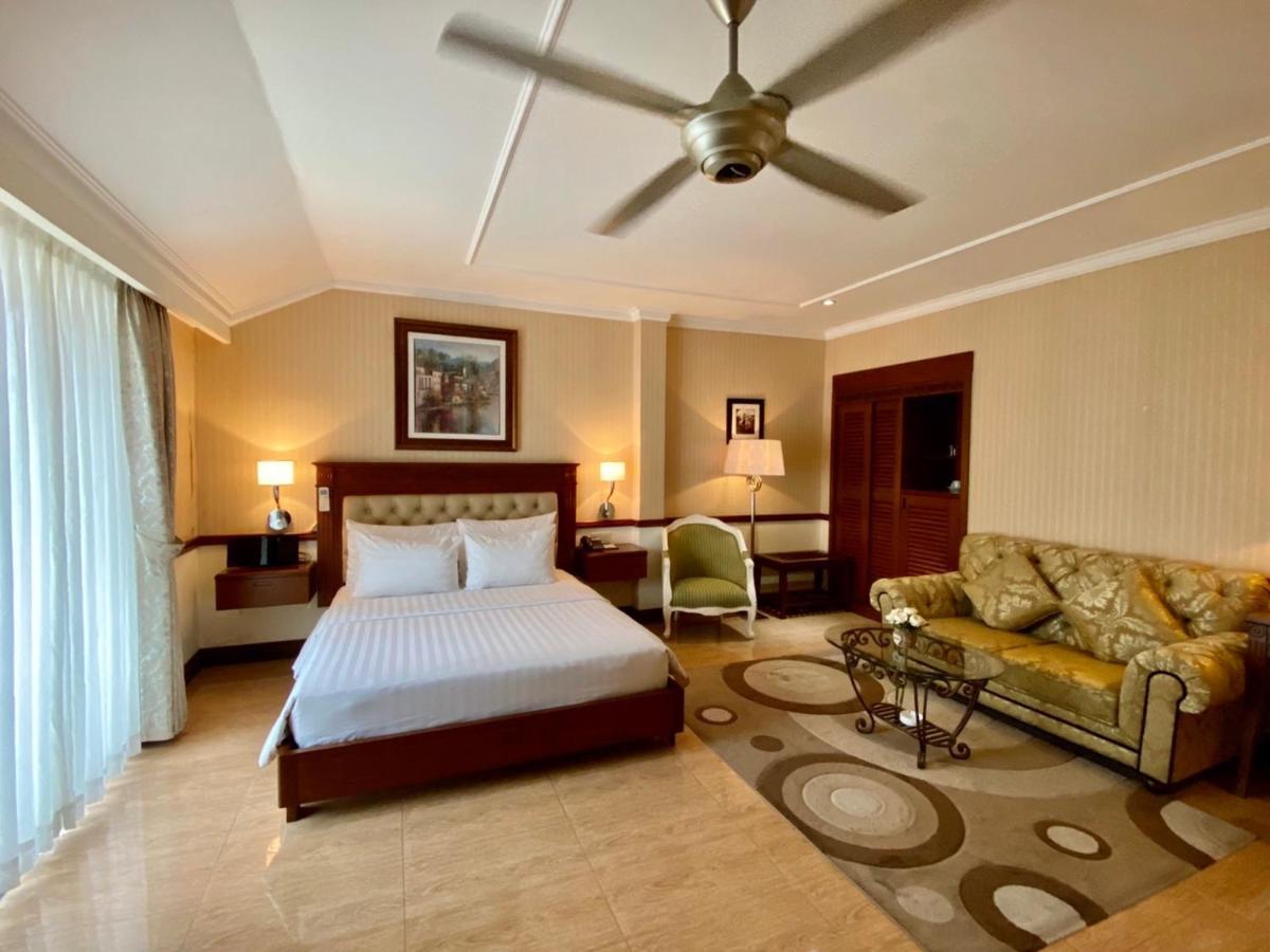 Central Hotel & Residences Swimming Pool Ho Chi Minh City Bagian luar foto