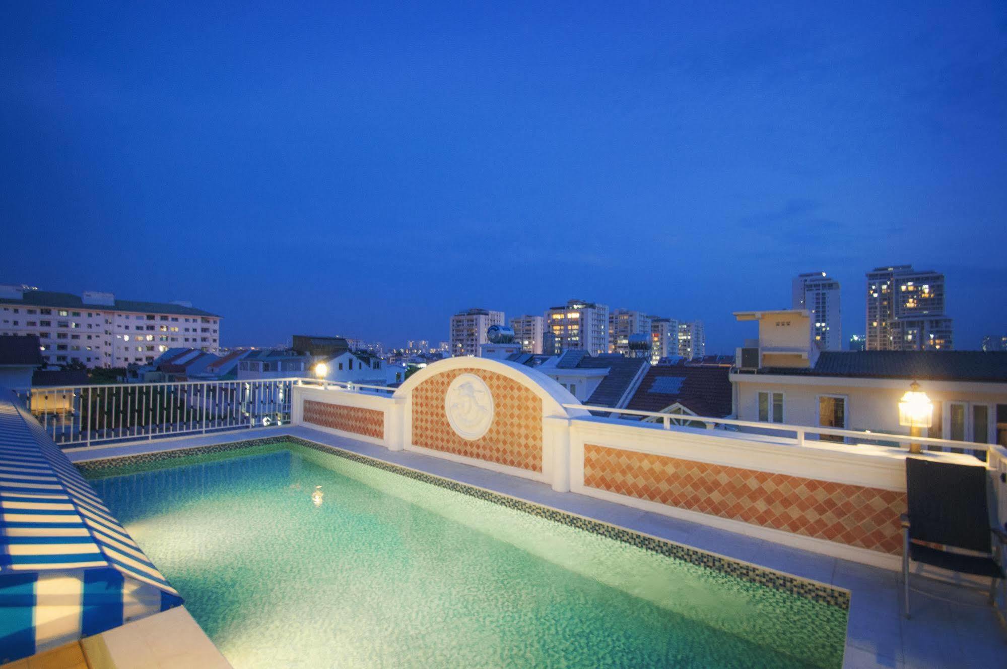 Central Hotel & Residences Swimming Pool Ho Chi Minh City Bagian luar foto